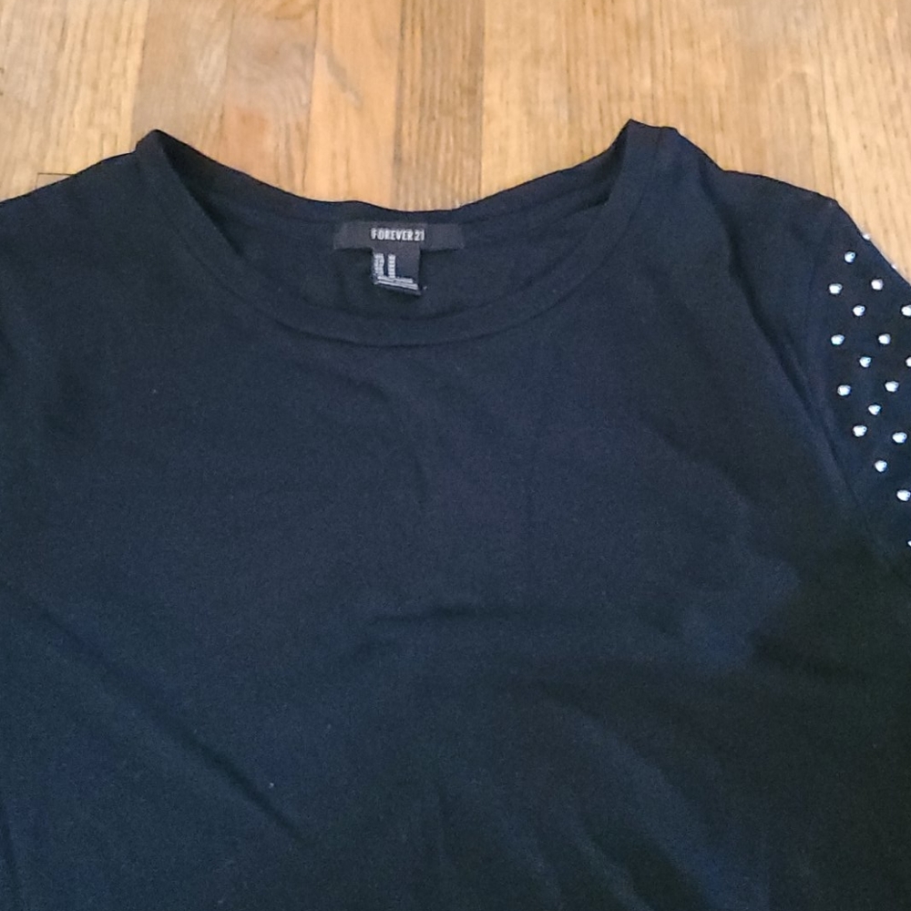 Studded Tee - Picture 4 of 6